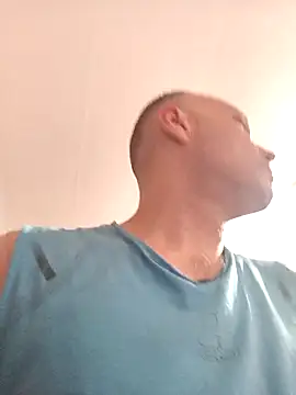 Pineapple04 online show from September 2025 07:52:01 PM