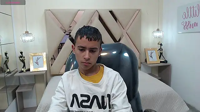 Snapshot of Xavii18 chatting on January 2025 12:18:01 PM Xavii18 online show from January 2025 12:18:01 PM