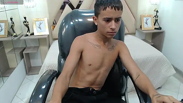 Snapshot of Xavii18 chatting on January 2025 03:21:01 PM Xavii18 online show from January 2025 03:21:01 PM