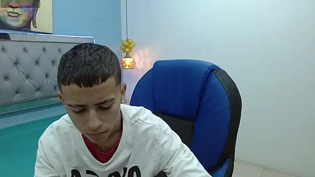 Snapshot of Xavii18 chatting on February 2025 01:00:02 PM Xavii18 online show from February 2025 01:00:02 PM