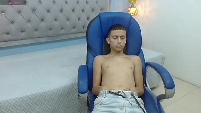 Snapshot of Xavii18 chatting on February 2025 04:11:02 PM Xavii18 online show from February 2025 04:11:02 PM