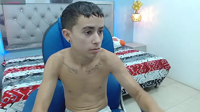 Snapshot of Xavii18 chatting on February 2025 04:35:01 PM Xavii18 online show from February 2025 04:35:01 PM