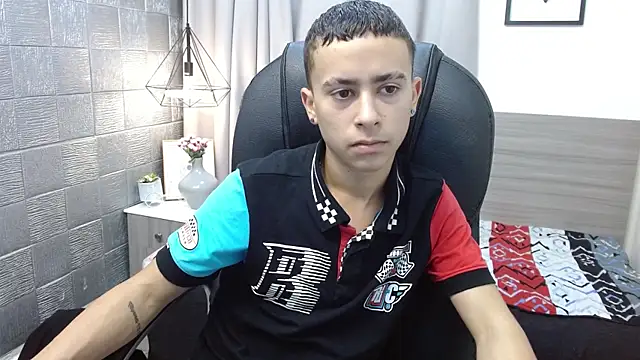 Snapshot of Xavii18 chatting on March 2025 01:30:02 PM Xavii18 online show from March 2025 01:30:02 PM