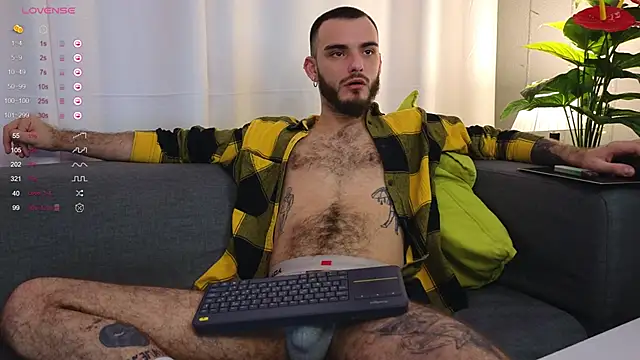 Snapshot of xteddy_bear chatting on February 2025 08:57:01 PM xteddy bear online show from February 2025 08:57:01 PM