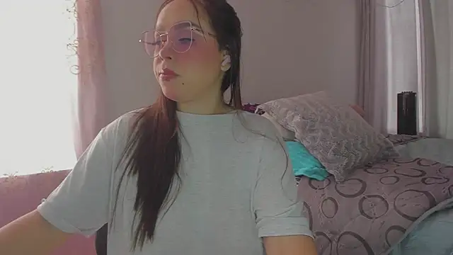 HARLEYNAPIER online show from April 2026 07:45:02 PM