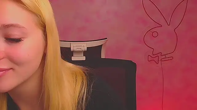 Snapshot of Milka_kiss_ chatting on December 2024 10:34:02 AM Milka kiss online show from December 2024 10:34:02 AM