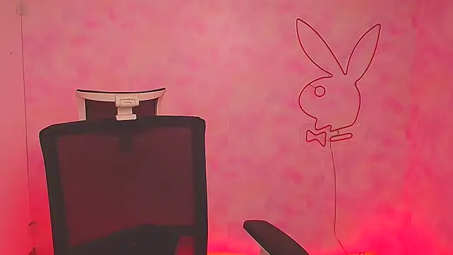 Snapshot of Milka_kiss_ chatting on December 2024 09:57:01 AM Milka kiss online show from December 2024 09:57:01 AM