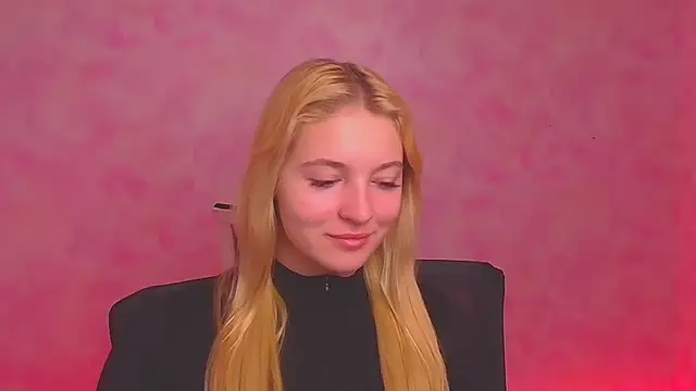 Snapshot of Milka_kiss_ chatting on December 2024 07:03:01 AM Milka kiss online show from December 2024 07:03:01 AM