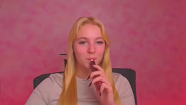 Snapshot of Milka_kiss_ chatting on January 2025 04:32:02 PM Milka kiss online show from January 2025 04:32:02 PM