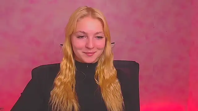 Snapshot of Milka_kiss_ chatting on January 2025 10:21:02 AM Milka kiss online show from January 2025 10:21:02 AM