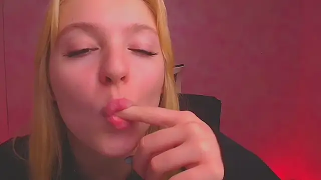 Snapshot of Milka_kiss_ chatting on January 2025 10:24:02 AM Milka kiss online show from January 2025 10:24:02 AM