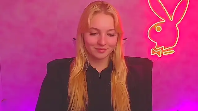 Snapshot of Milka_kiss_ chatting on January 2025 03:31:02 PM Milka kiss online show from January 2025 03:31:02 PM