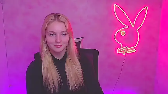 Snapshot of Milka_kiss_ chatting on February 2025 12:37:01 PM Milka kiss online show from February 2025 12:37:01 PM