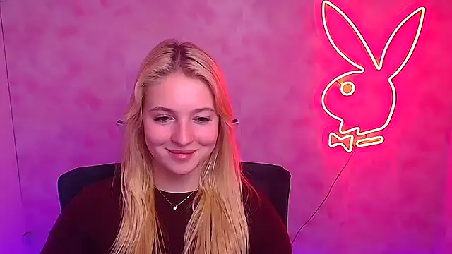 Snapshot of Milka_kiss_ chatting on February 2025 01:43:02 PM Milka kiss online show from February 2025 01:43:02 PM