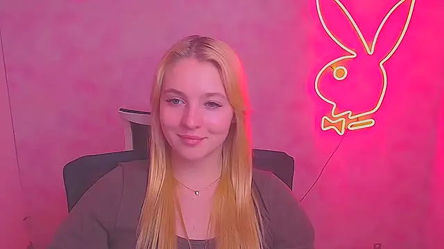 Snapshot of Milka_kiss_ chatting on February 2025 03:53:02 PM Milka kiss online show from February 2025 03:53:02 PM