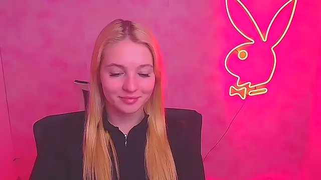 Snapshot of Milka_kiss_ chatting on February 2025 09:58:01 AM Milka kiss online show from February 2025 09:58:01 AM