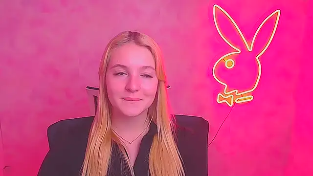 Snapshot of Milka_kiss_ chatting on February 2025 01:46:01 PM Milka kiss online show from February 2025 01:46:01 PM