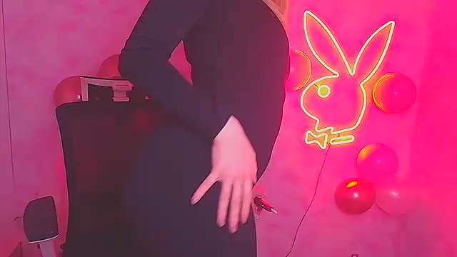 Snapshot of Milka_kiss_ chatting on February 2025 03:56:02 PM Milka kiss online show from February 2025 03:56:02 PM