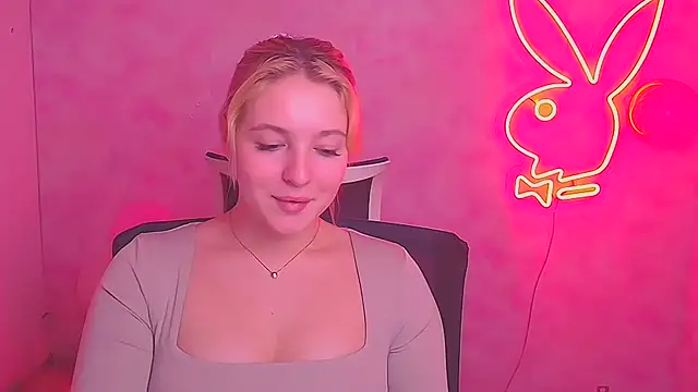 Snapshot of Milka_kiss_ chatting on February 2025 03:48:02 PM Milka kiss online show from February 2025 03:48:02 PM