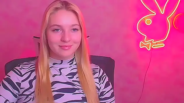 Snapshot of Milka_kiss_ chatting on February 2025 12:38:02 PM Milka kiss online show from February 2025 12:38:02 PM