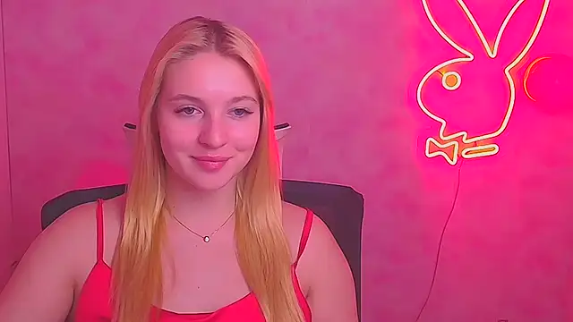 Snapshot of Milka_kiss_ chatting on February 2025 03:42:02 PM Milka kiss online show from February 2025 03:42:02 PM