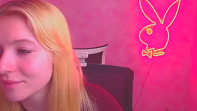 Snapshot of Milka_kiss_ chatting on February 2025 03:53:01 PM Milka kiss online show from February 2025 03:53:01 PM