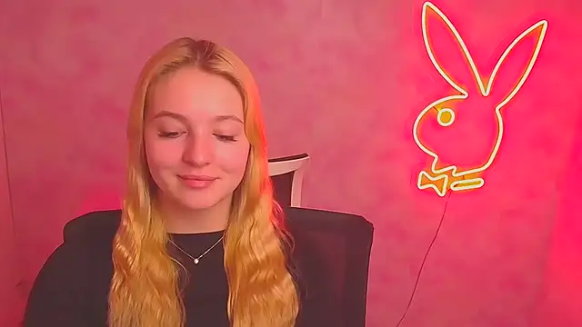 Snapshot of Milka_kiss_ chatting on March 2025 09:21:01 AM Milka kiss online show from March 2025 09:21:01 AM