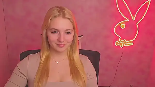 Snapshot of Milka_kiss_ chatting on March 2025 12:34:01 PM Milka kiss online show from March 2025 12:34:01 PM