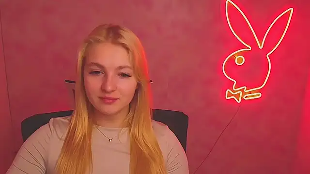 Snapshot of Milka_kiss_ chatting on March 2025 12:31:02 PM Milka kiss online show from March 2025 12:31:02 PM