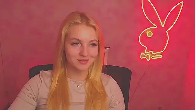 Snapshot of Milka_kiss_ chatting on March 2025 04:22:02 PM Milka kiss online show from March 2025 04:22:02 PM