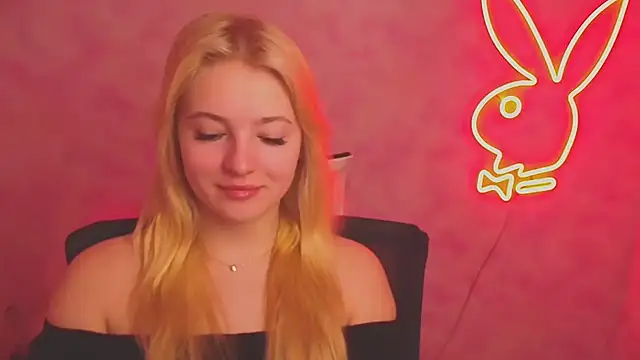 Snapshot of Milka_kiss_ chatting on March 2025 06:53:02 AM Milka kiss online show from March 2025 06:53:02 AM