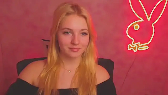 Snapshot of Milka_kiss_ chatting on March 2025 09:56:01 AM Milka kiss online show from March 2025 09:56:01 AM