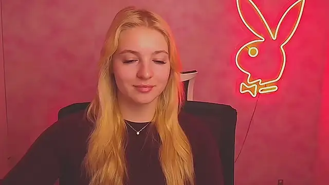 Snapshot of Milka_kiss_ chatting on March 2025 10:03:01 AM Milka kiss online show from March 2025 10:03:01 AM