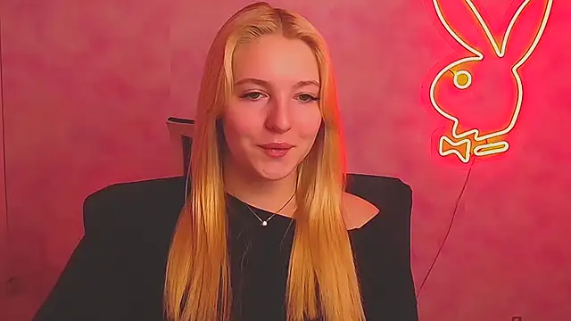 Snapshot of Milka_kiss_ chatting on March 2025 12:32:02 PM Milka kiss online show from March 2025 12:32:02 PM