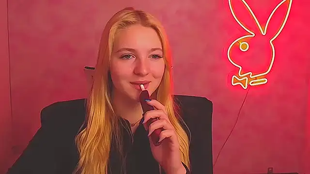 Snapshot of Milka_kiss_ chatting on March 2025 10:39:02 AM Milka kiss online show from March 2025 10:39:02 AM