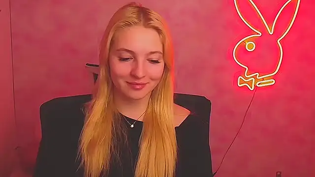 Snapshot of Milka_kiss_ chatting on March 2025 12:35:02 PM Milka kiss online show from March 2025 12:35:02 PM