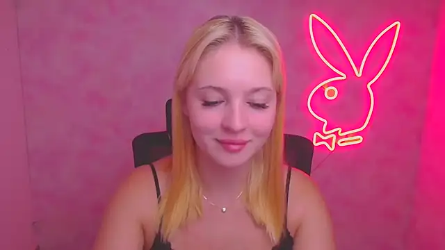 Snapshot of Milka_kiss_ chatting on September 2025 11:21:01 AM Milka kiss online show from September 2025 11:21:01 AM