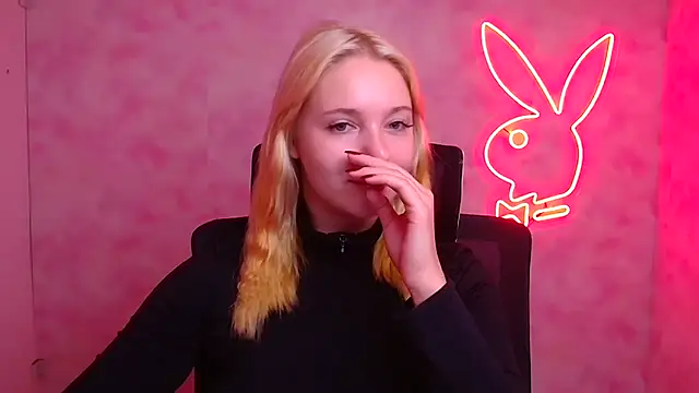 Snapshot of Milka_kiss_ chatting on September 2025 05:44:01 AM Milka kiss online show from September 2025 05:44:01 AM