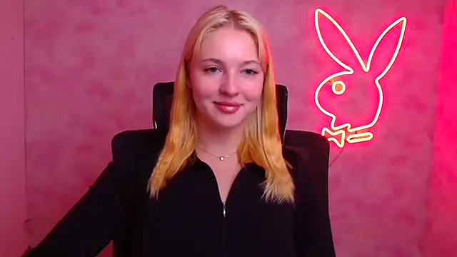 Snapshot of Milka_kiss_ chatting on September 2025 11:25:01 AM Milka kiss online show from September 2025 11:25:01 AM