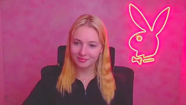 Snapshot of Milka_kiss_ chatting on September 2025 11:48:01 AM Milka kiss online show from September 2025 11:48:01 AM