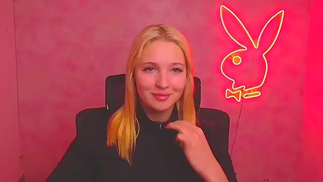 Snapshot of Milka_kiss_ chatting on October 2025 01:29:02 PM Milka kiss online show from October 2025 01:29:02 PM