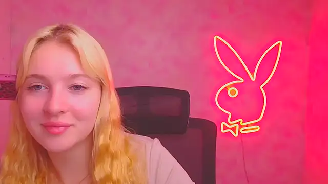 Snapshot of Milka_kiss_ chatting on October 2025 11:42:01 AM Milka kiss online show from October 2025 11:42:01 AM