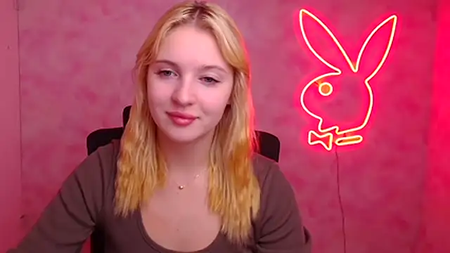 Snapshot of Milka_kiss_ chatting on October 2025 11:50:01 AM Milka kiss online show from October 2025 11:50:01 AM