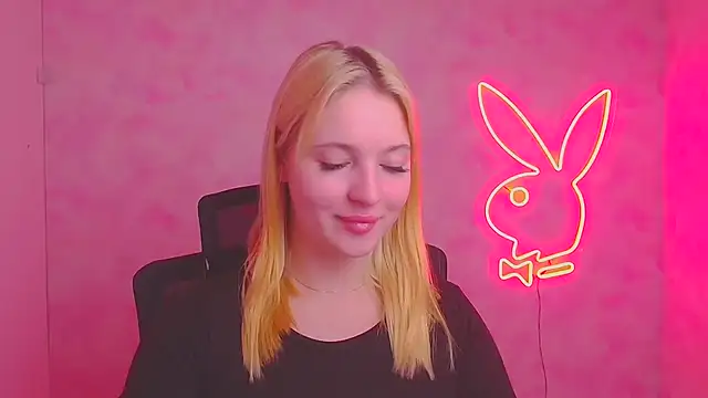 Snapshot of Milka_kiss_ chatting on November 2025 12:39:02 PM Milka kiss online show from November 2025 12:39:02 PM