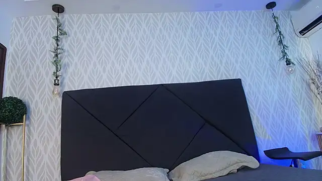 flavia cruz online show from December 2025 07:09:01 PM