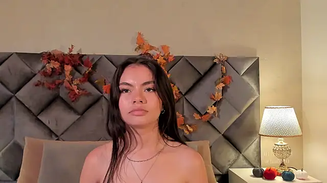 Luisa0110 online show from November 2025 07:05:02 PM