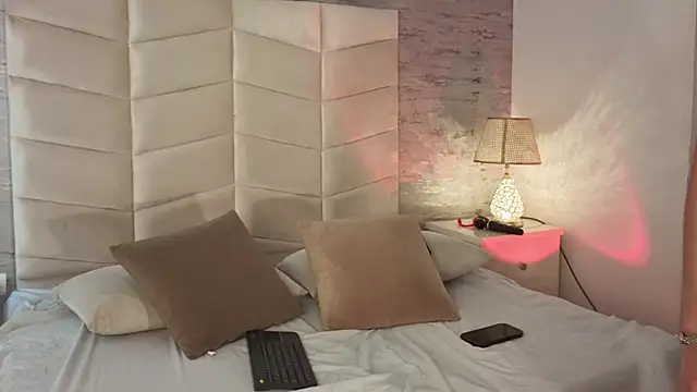 Luisa0110 online show from February 2026 05:00:01 PM