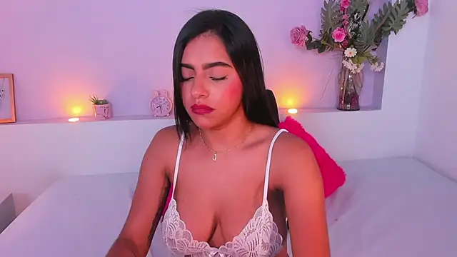 Snapshot of AmyBarton02 chatting on December 2024 06:38:01 PM AmyBarton02 online show from December 2024 06:38:01 PM