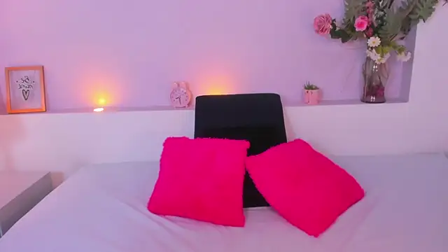 Snapshot of AmyBarton02 chatting on December 2024 05:58:02 PM AmyBarton02 online show from December 2024 05:58:02 PM