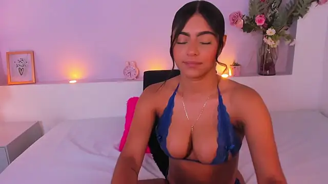 Snapshot of AmyBarton02 chatting on December 2024 03:32:02 PM AmyBarton02 online show from December 2024 03:32:02 PM